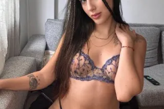 Wet Latina looking for a fuck buddy - Image 6